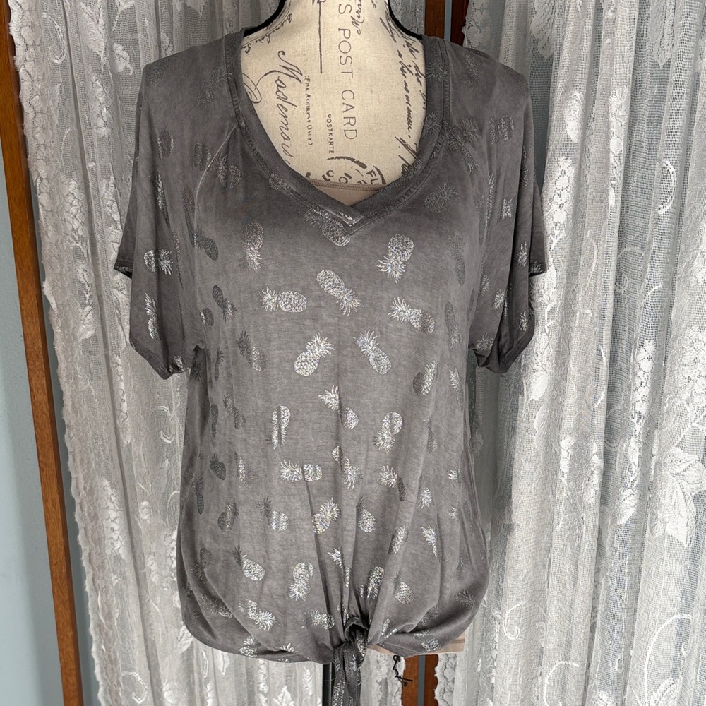 Cable & Gauge Charcoal Pineapple Print Tee